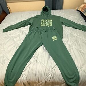 Volcom Men’s  Forest Green hoodie and joggers set
